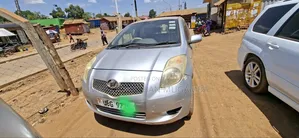 Toyota Vitz 2010 Silver