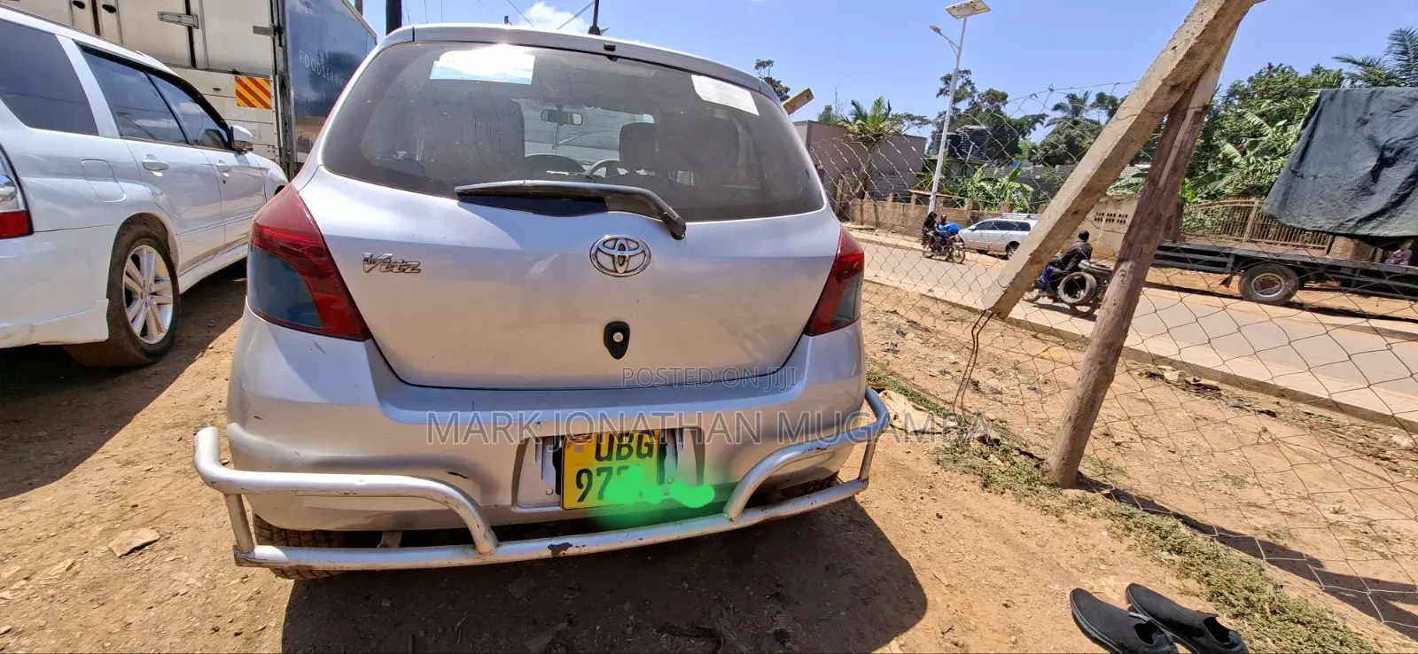 Toyota Vitz 2010 Silver