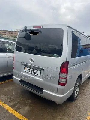 Toyota HiAce 2013 Silver