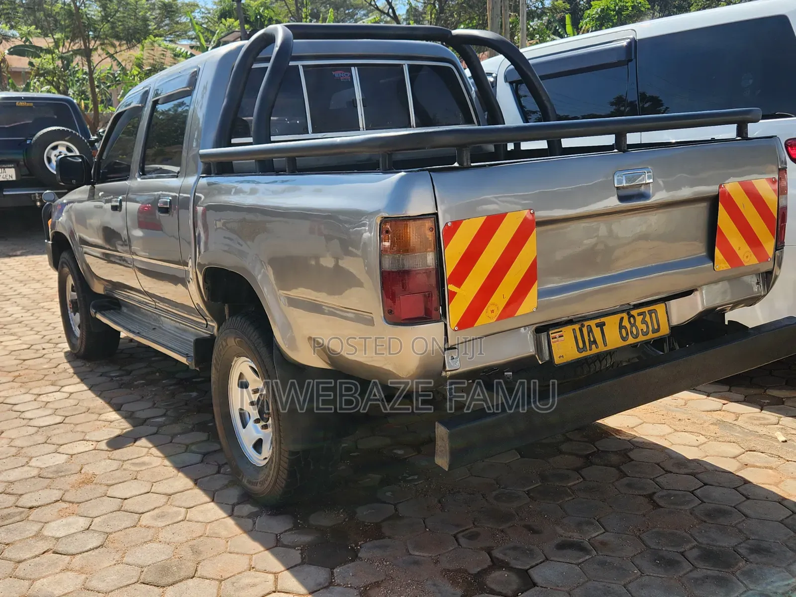 Toyota Hilux 2000 Gray