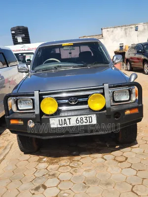 Toyota Hilux 2000 Gray