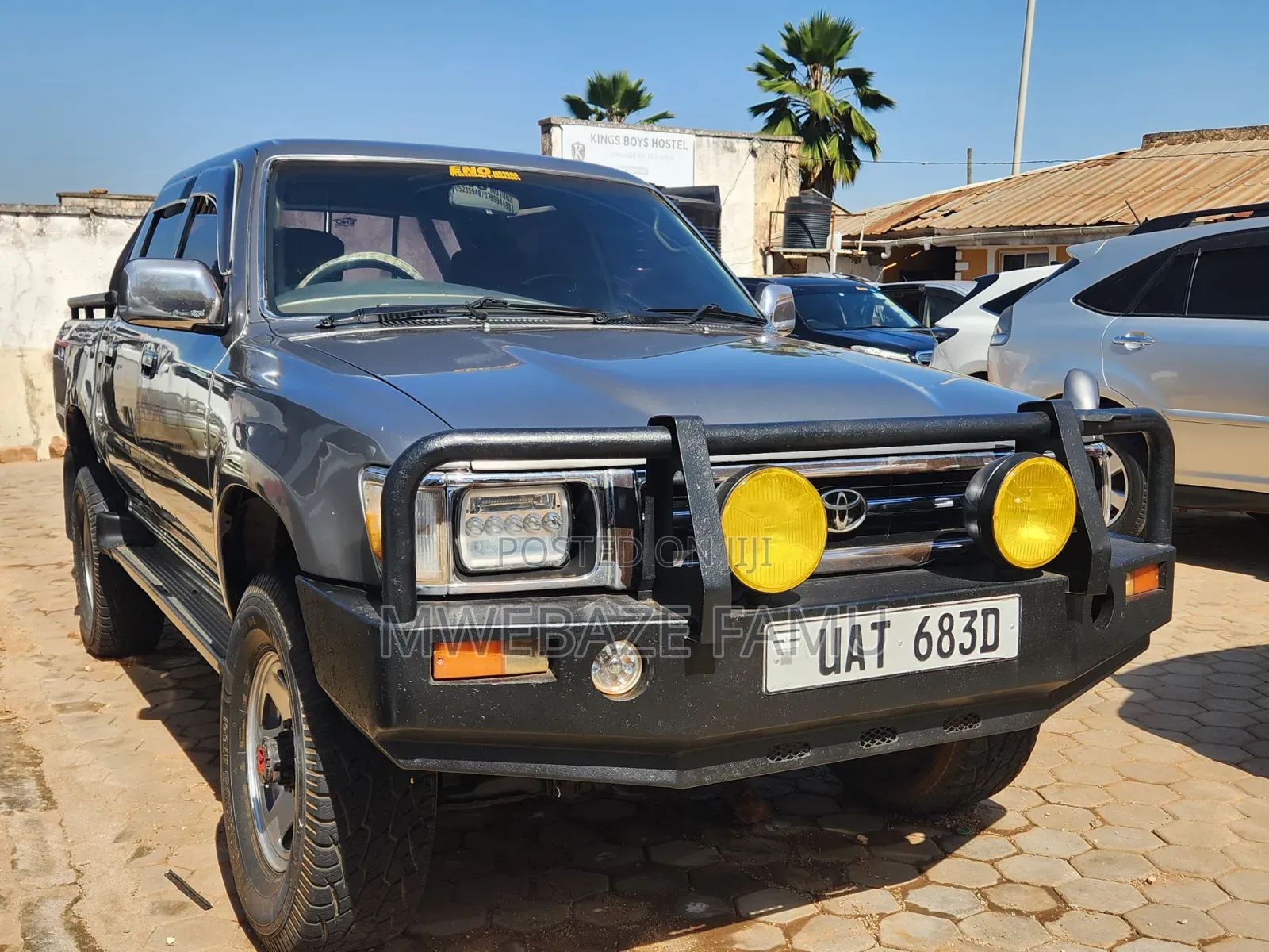 Toyota Hilux 2000 Gray