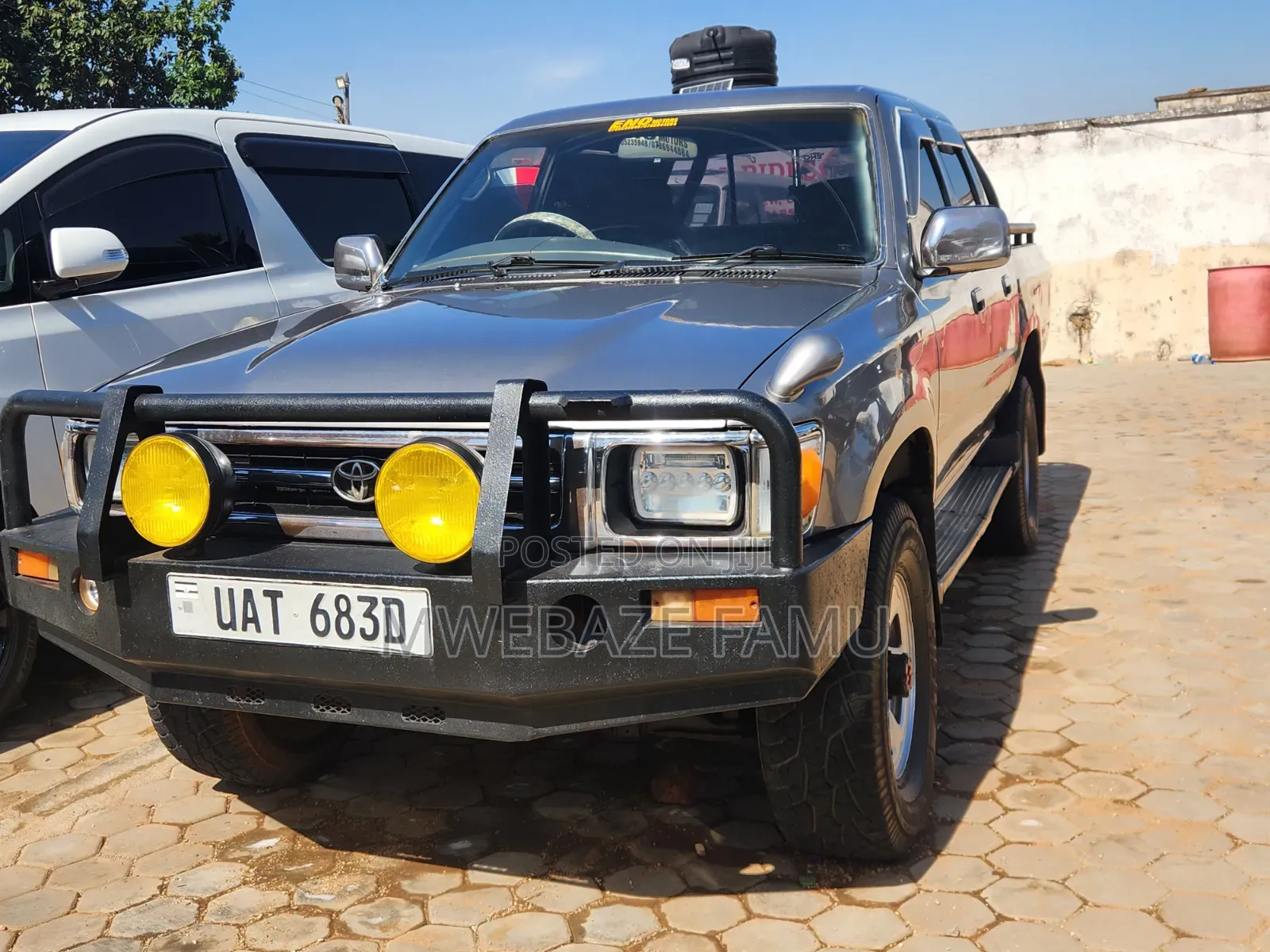 Toyota Hilux 2000 Gray