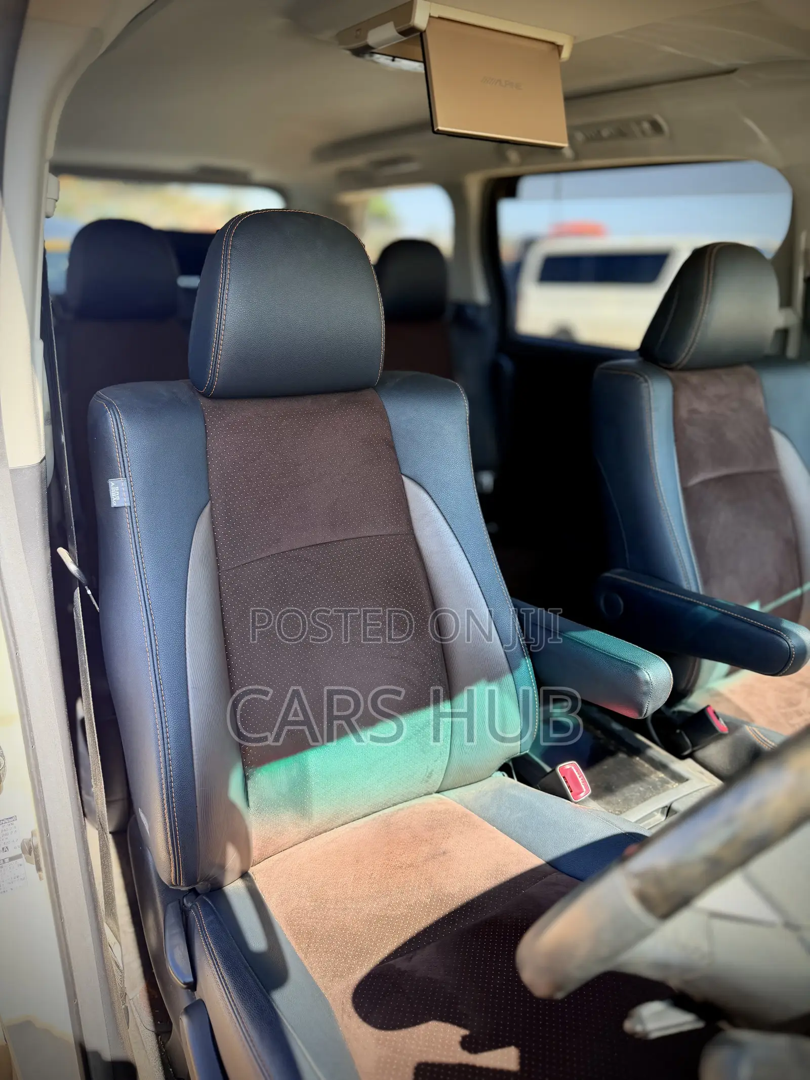 Toyota Alphard 2.4 Petrol AWD 2013 White