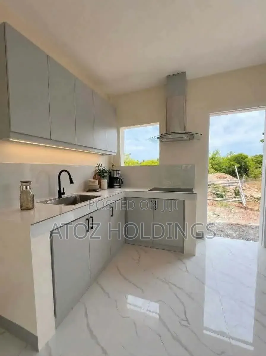 Kitchen Cabinets/Elsie Hewitt Kitchen Cabinets in Any Colour