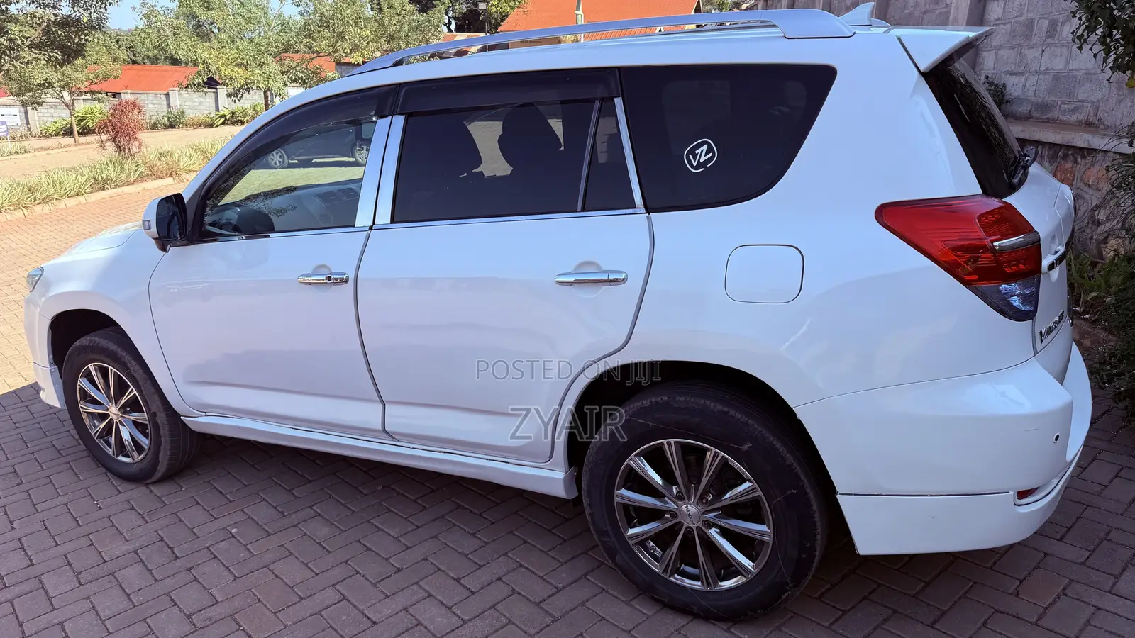 Toyota Vanguard 2010 White