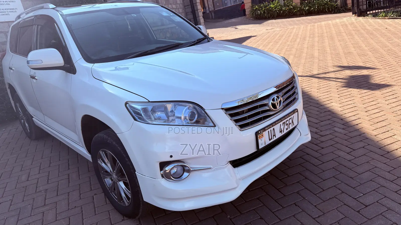 Toyota Vanguard 2010 White