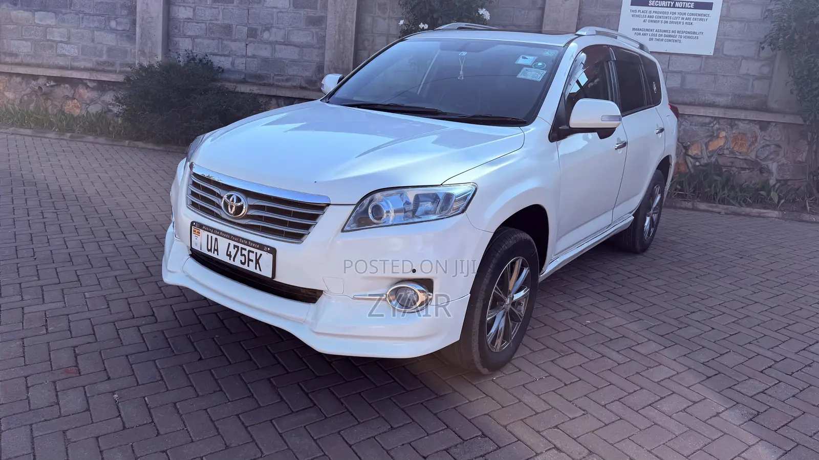 Toyota Vanguard 2010 White