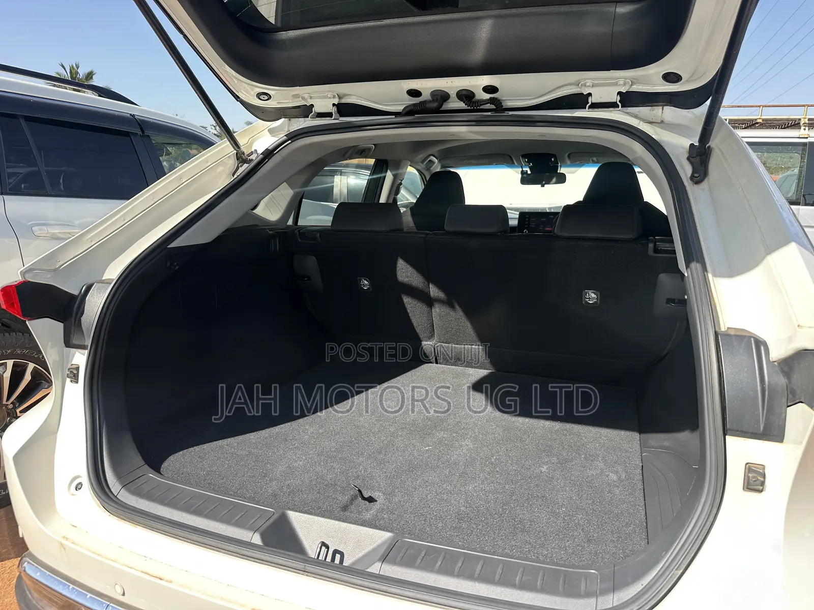 Toyota Harrier 2.0 2021 White