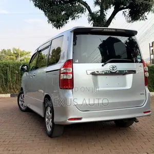 Toyota Noah 2013 Silver