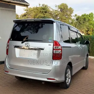 Toyota Noah 2013 Silver