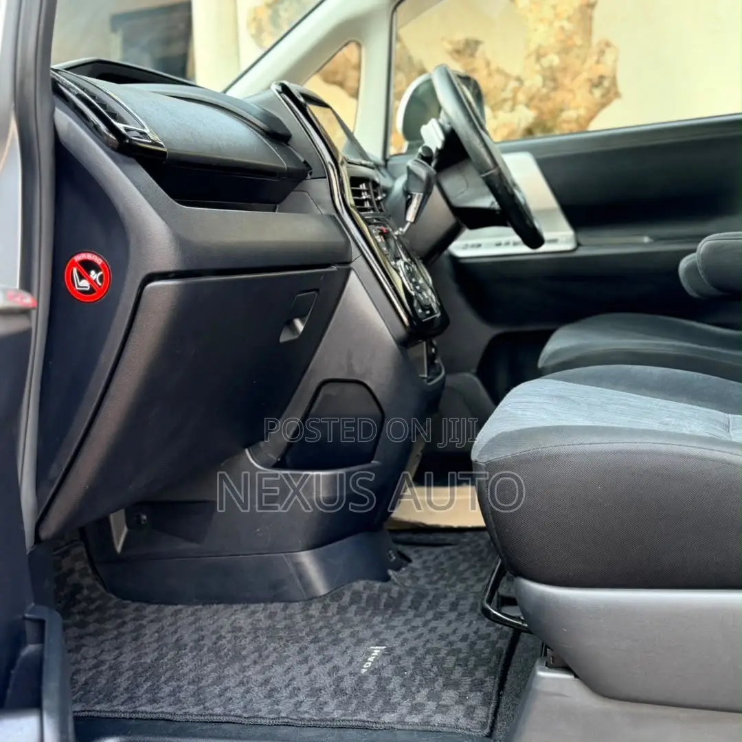 Toyota Noah 2013 Silver