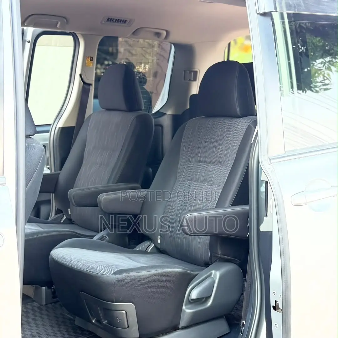Toyota Noah 2013 Silver