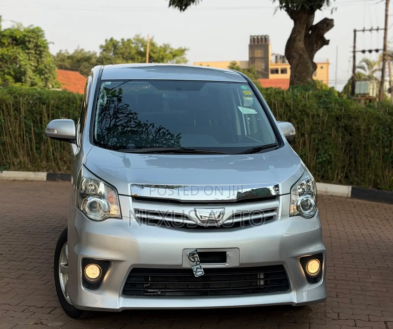 Toyota Noah 2013 Silver