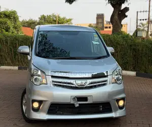 Toyota Noah 2013 Silver