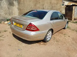 Mercedes-Benz C200 2004 Gold
