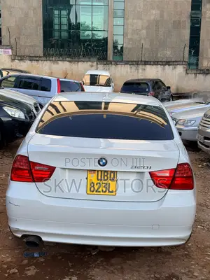 BMW 320i 2010 White