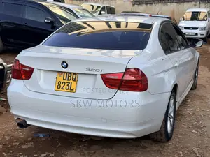 BMW 320i 2010 White