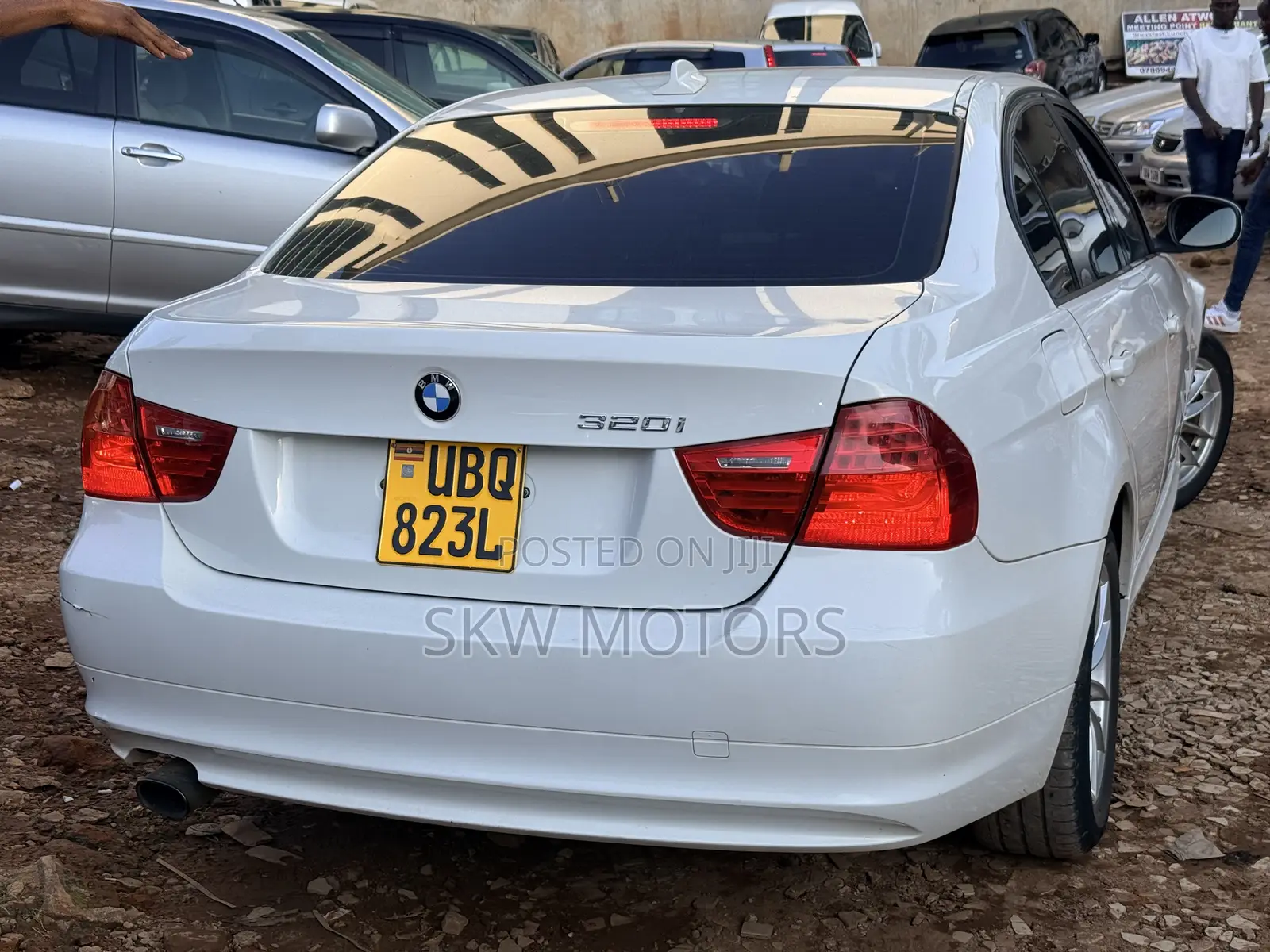 BMW 320i 2010 White