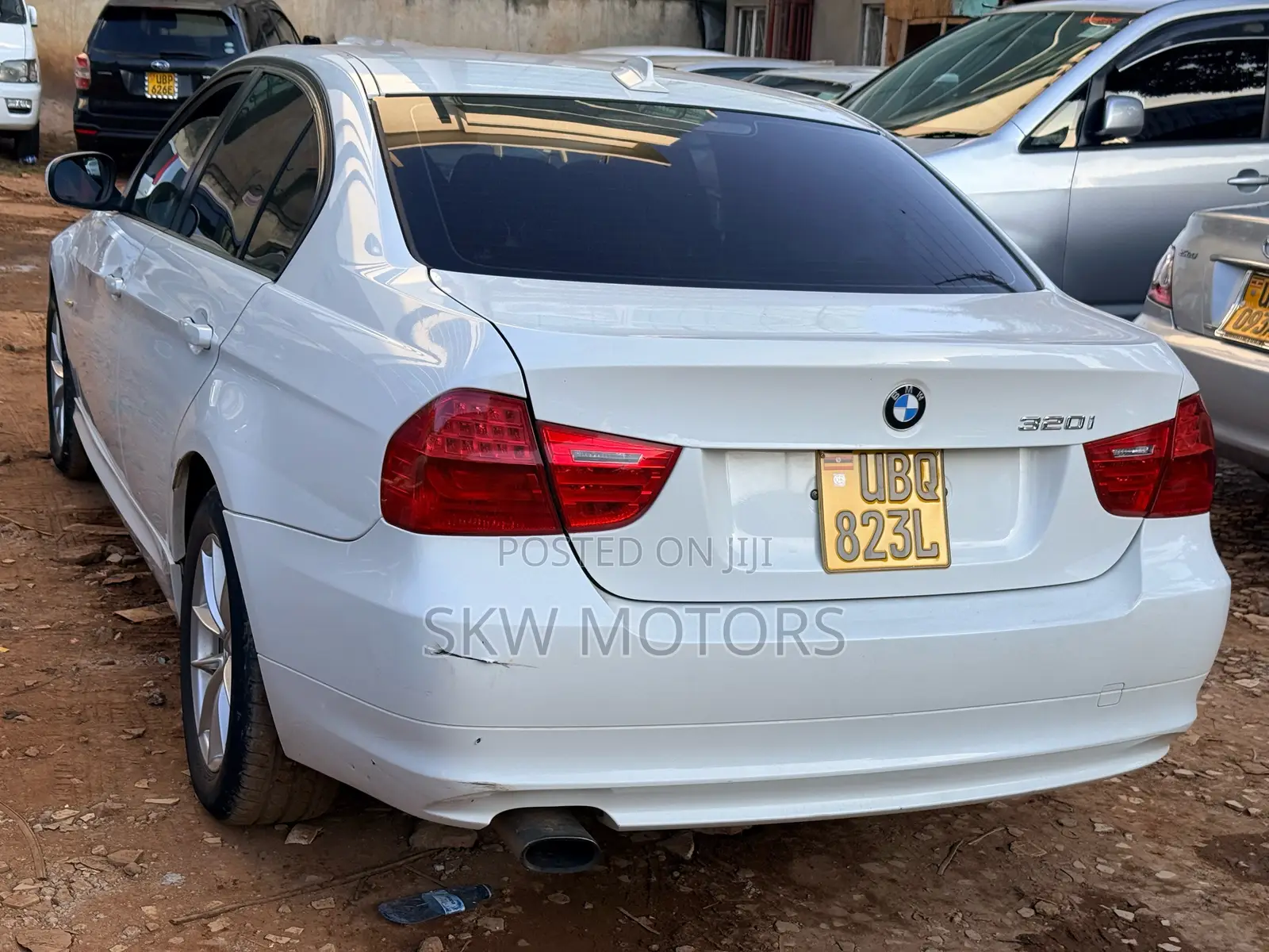 BMW 320i 2010 White