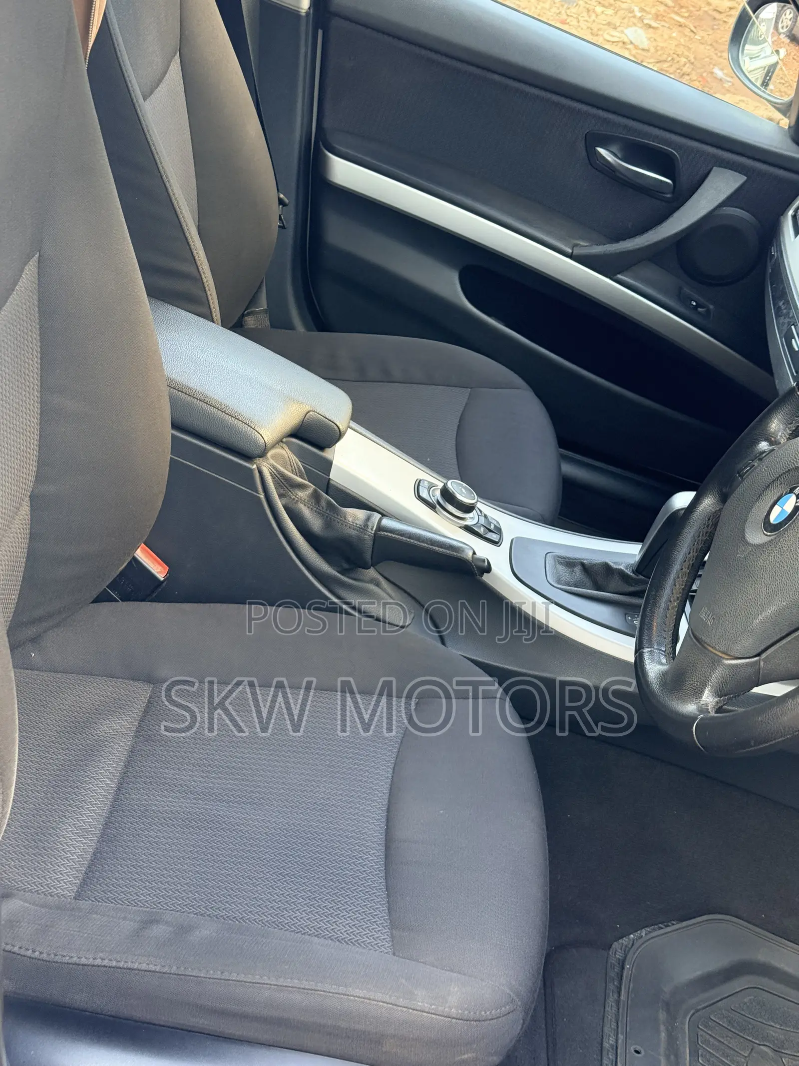 BMW 320i 2010 White