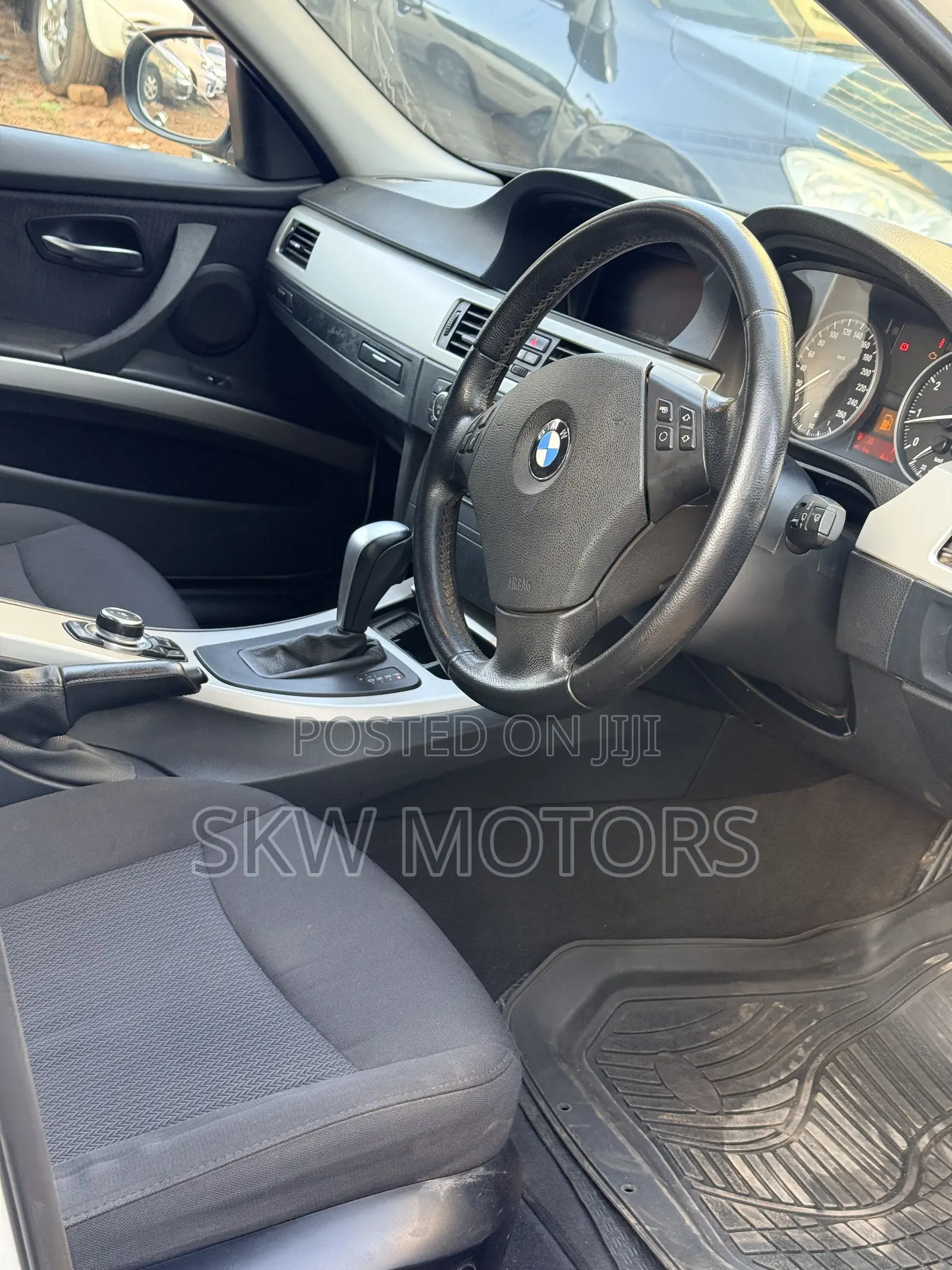 BMW 320i 2010 White
