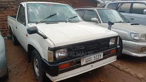 Nissan Pick-Up 1994 White