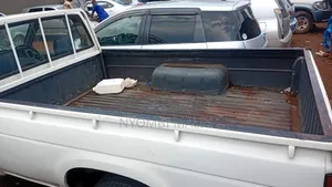 Nissan Pick-Up 1994 White
