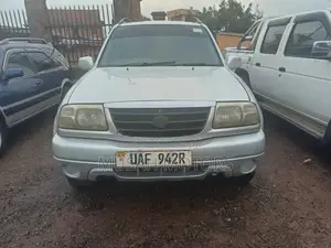 Suzuki Escudo 1996 Silver