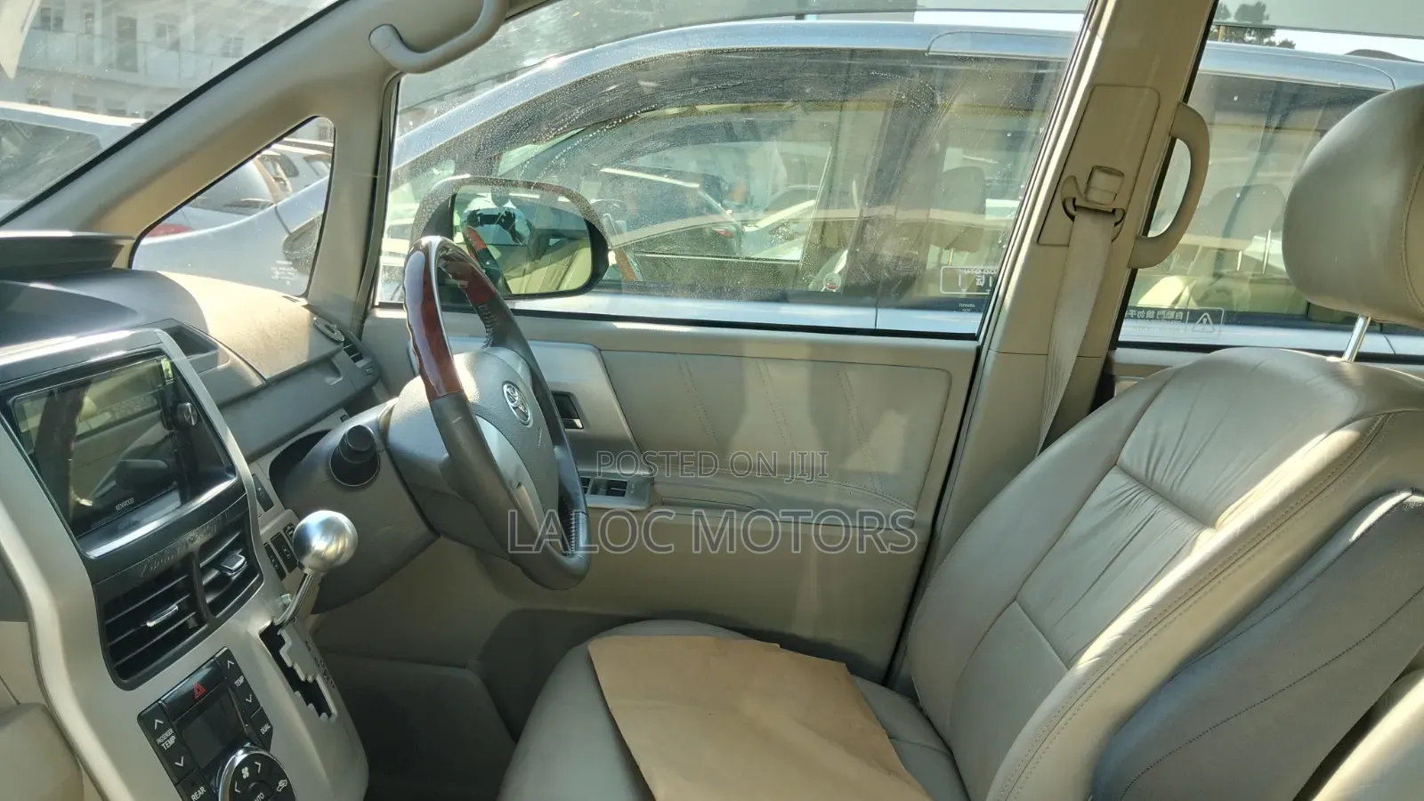 Toyota Noah 2013 White