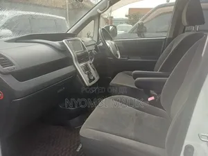 Toyota Noah 2.0 143hp AWD (8 Seater) 2012 White