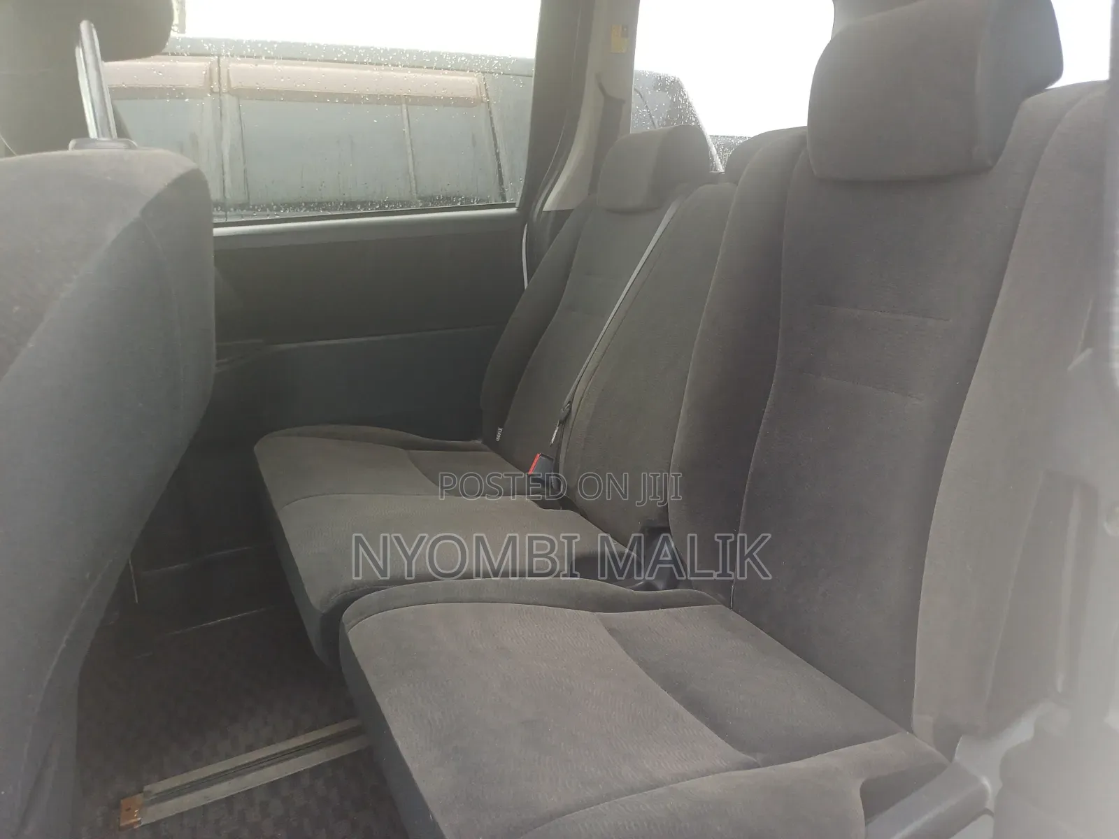 Toyota Noah 2.0 143hp AWD (8 Seater) 2012 White