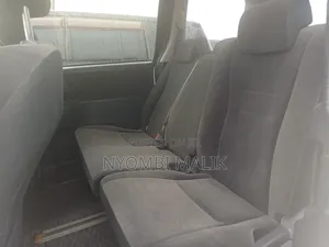 Toyota Noah 2.0 143hp AWD (8 Seater) 2012 White