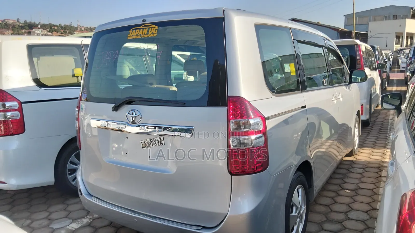 Toyota Noah 2013 Silver