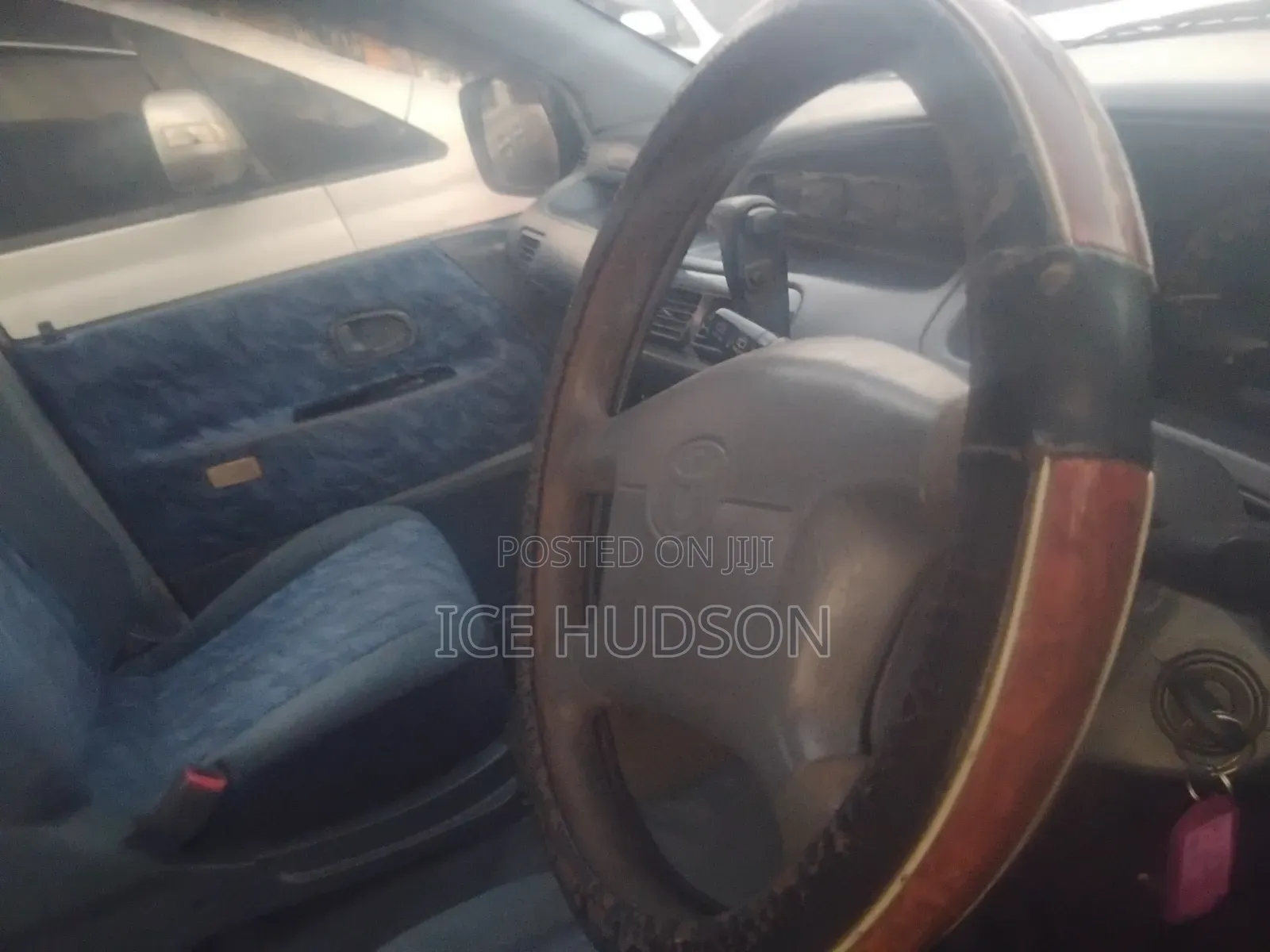 Toyota Noah 2001 Maroon