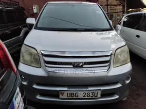 Toyota Noah 2006 Ivory