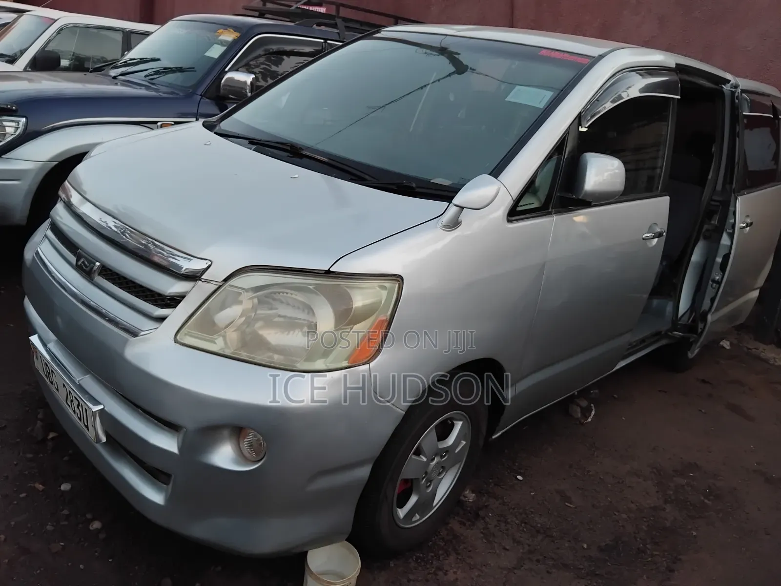 Toyota Noah 2006 Ivory