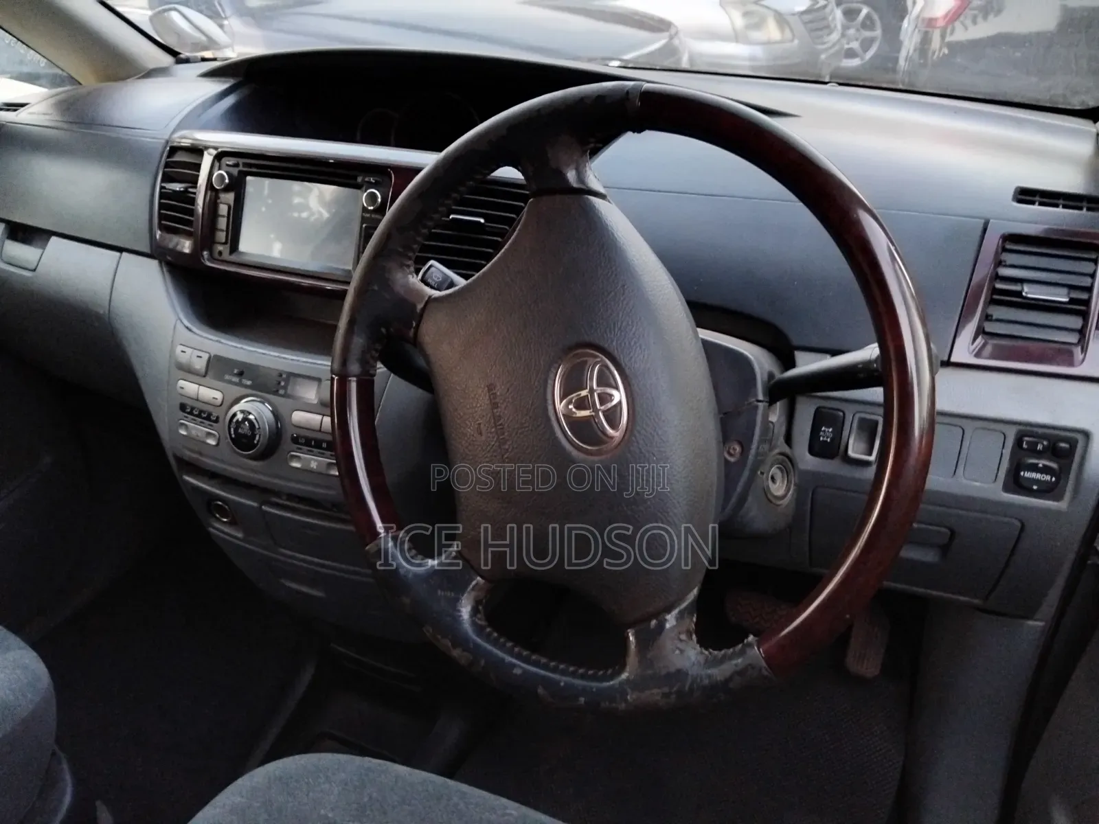 Toyota Noah 2006 Ivory