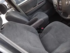 Toyota Noah 2006 Ivory