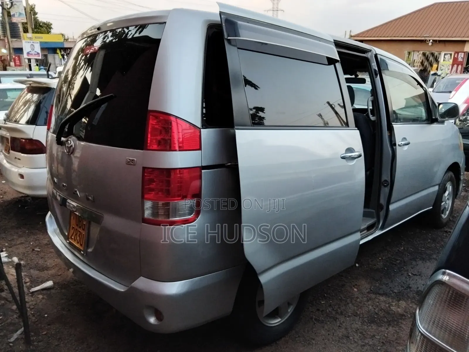 Toyota Noah 2006 Ivory