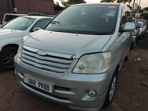 Toyota Noah 2004 Ivory