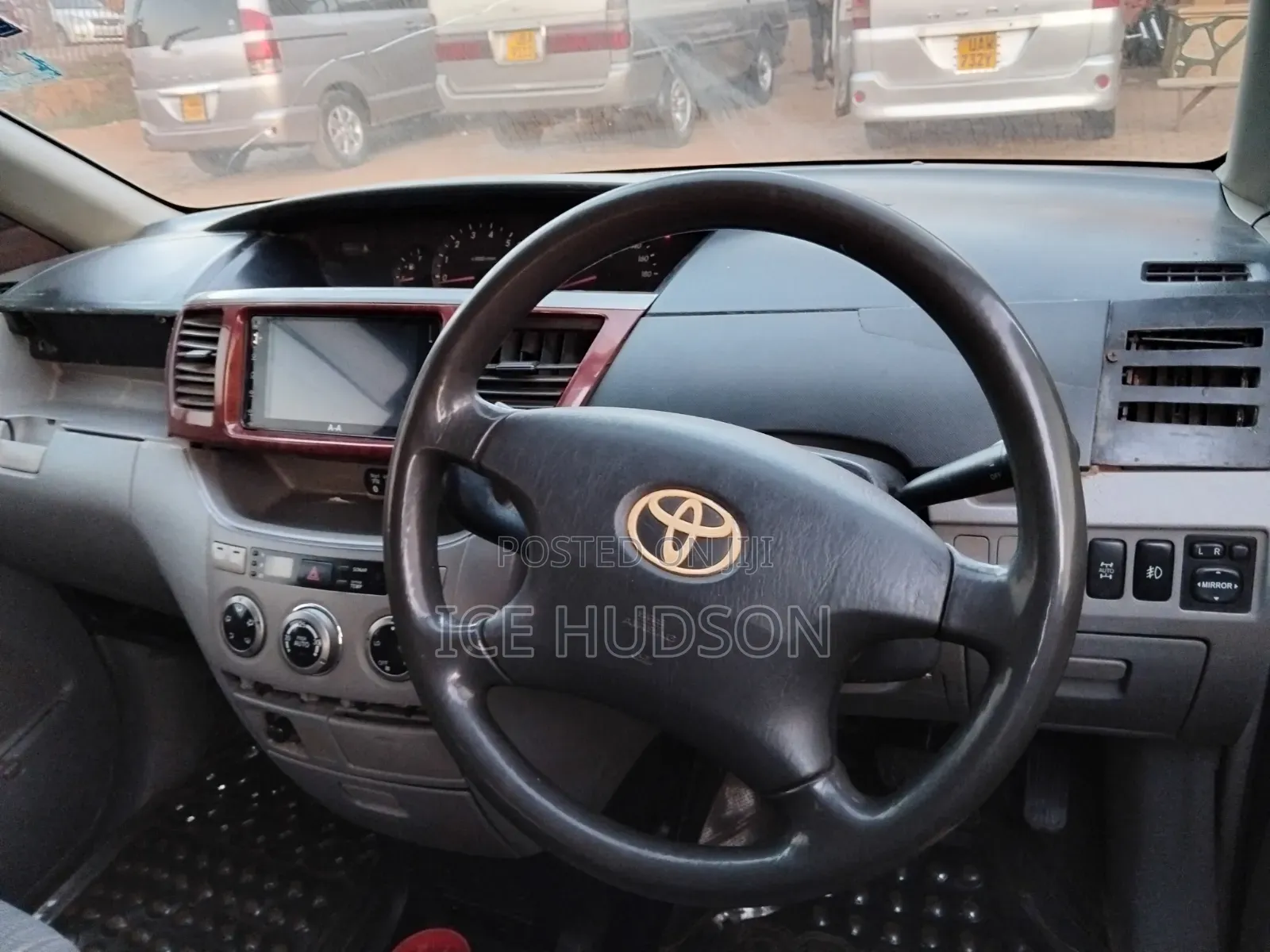 Toyota Noah 2004 Ivory