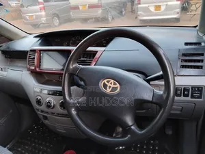 Toyota Noah 2004 Ivory
