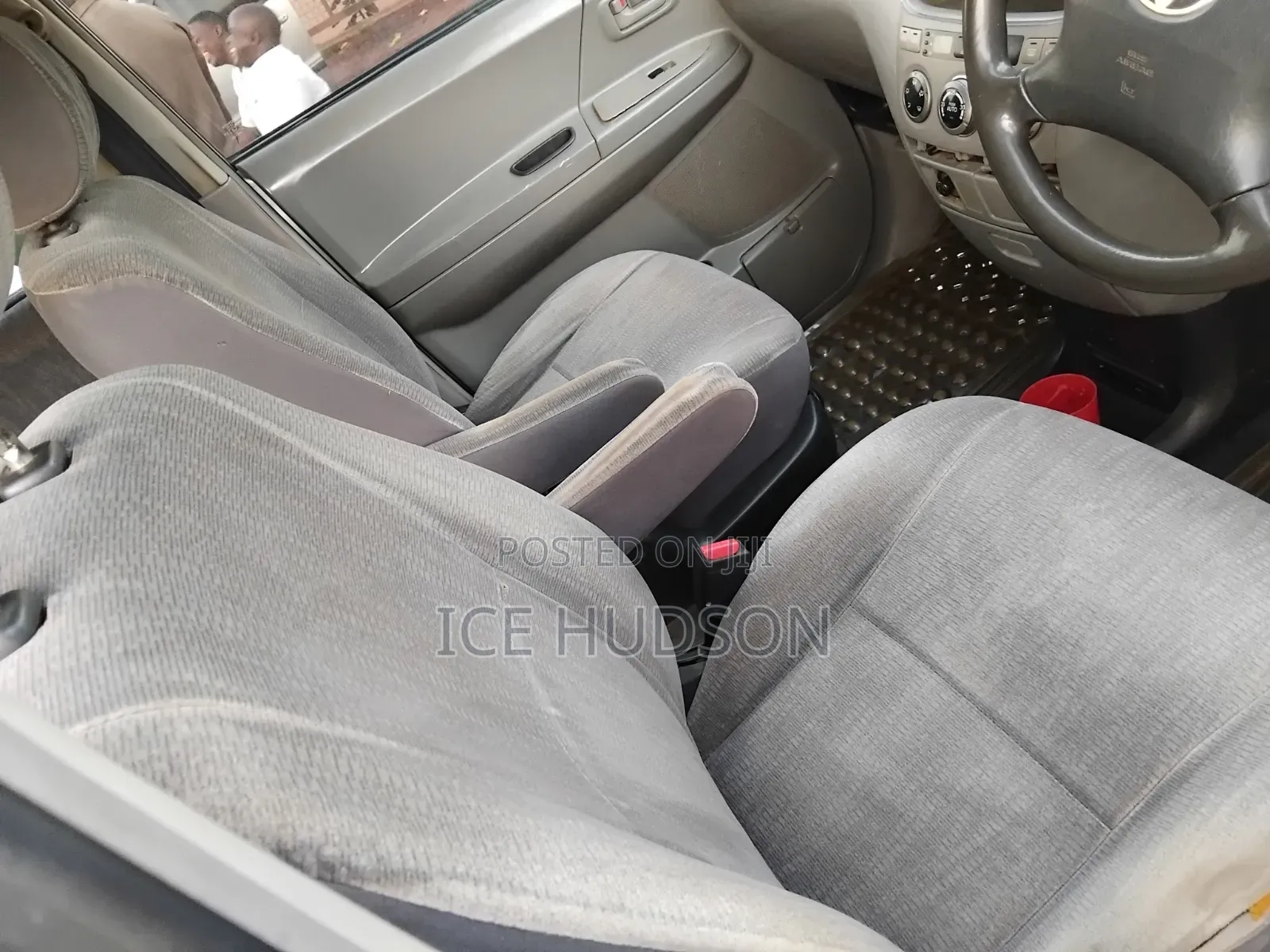 Toyota Noah 2004 Ivory