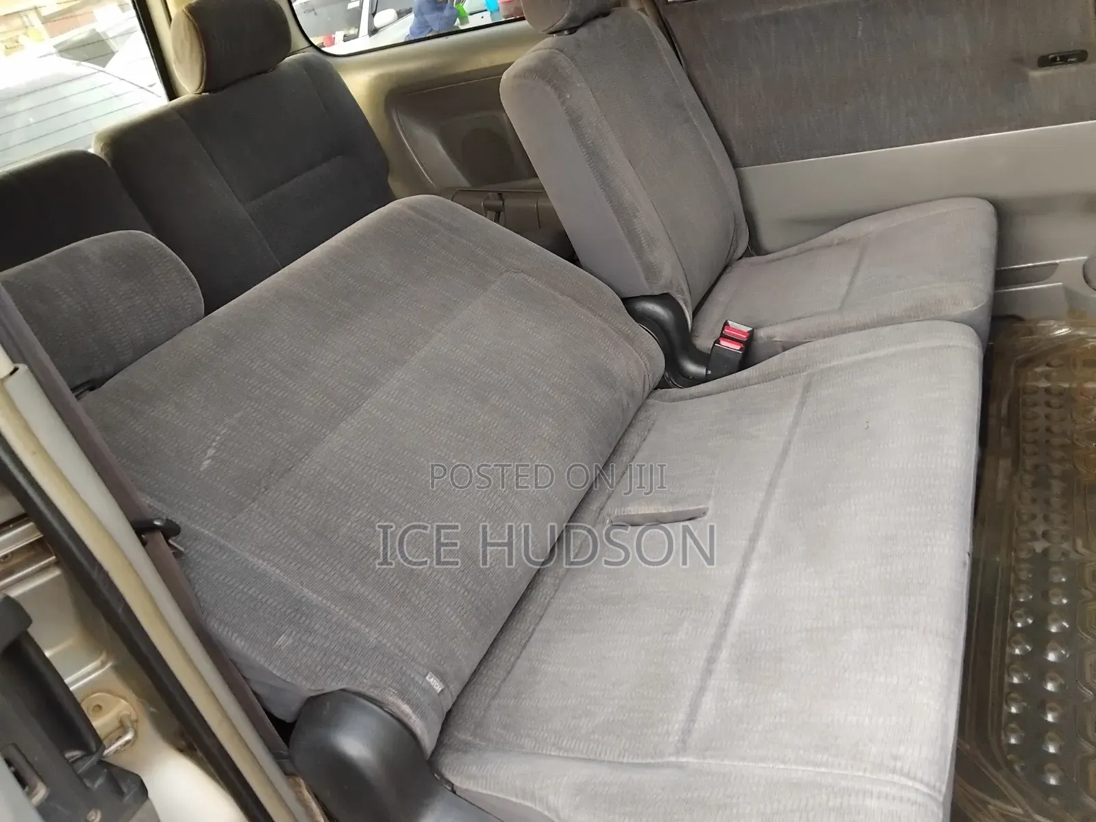 Toyota Noah 2004 Ivory