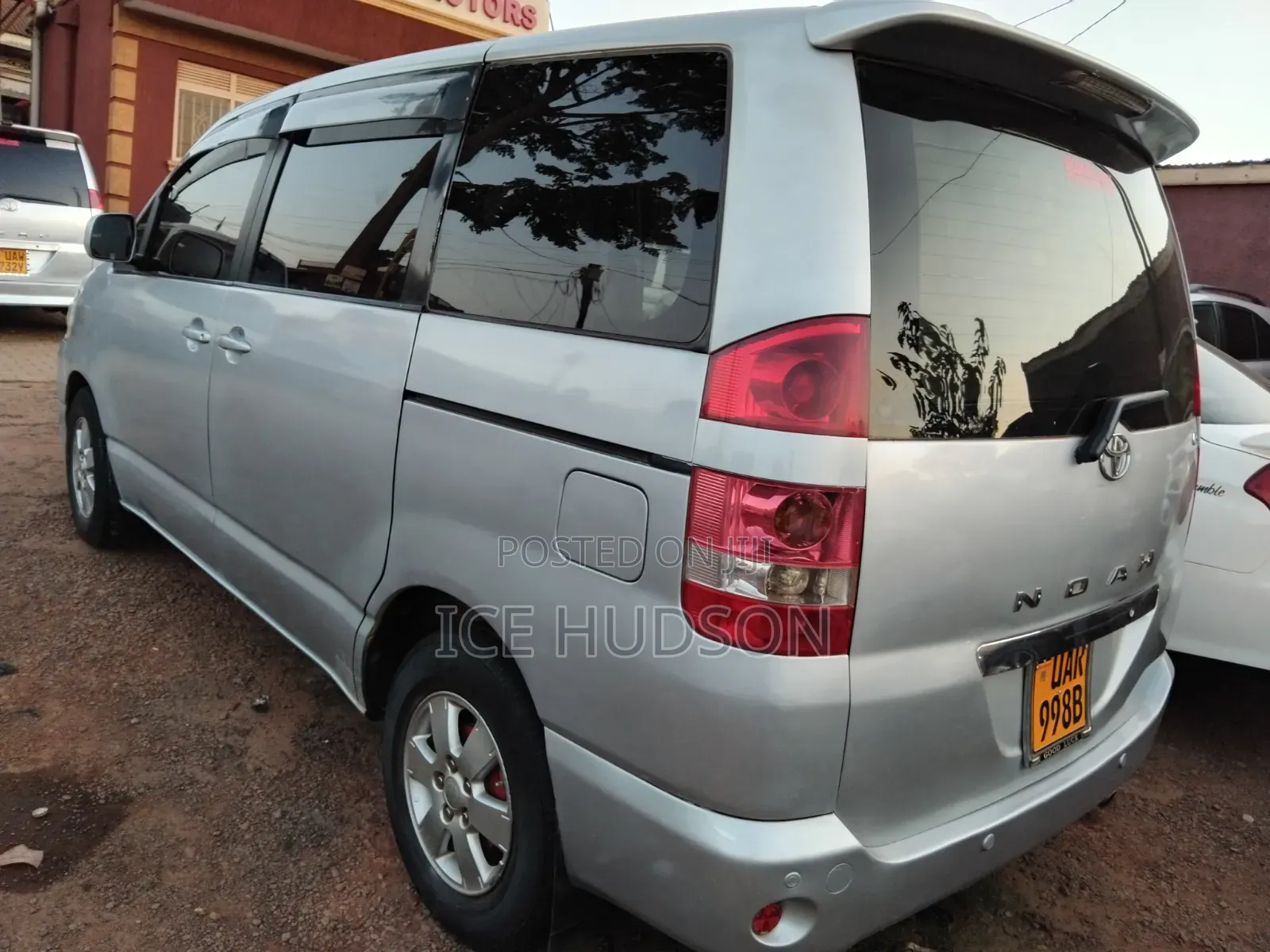 Toyota Noah 2004 Ivory