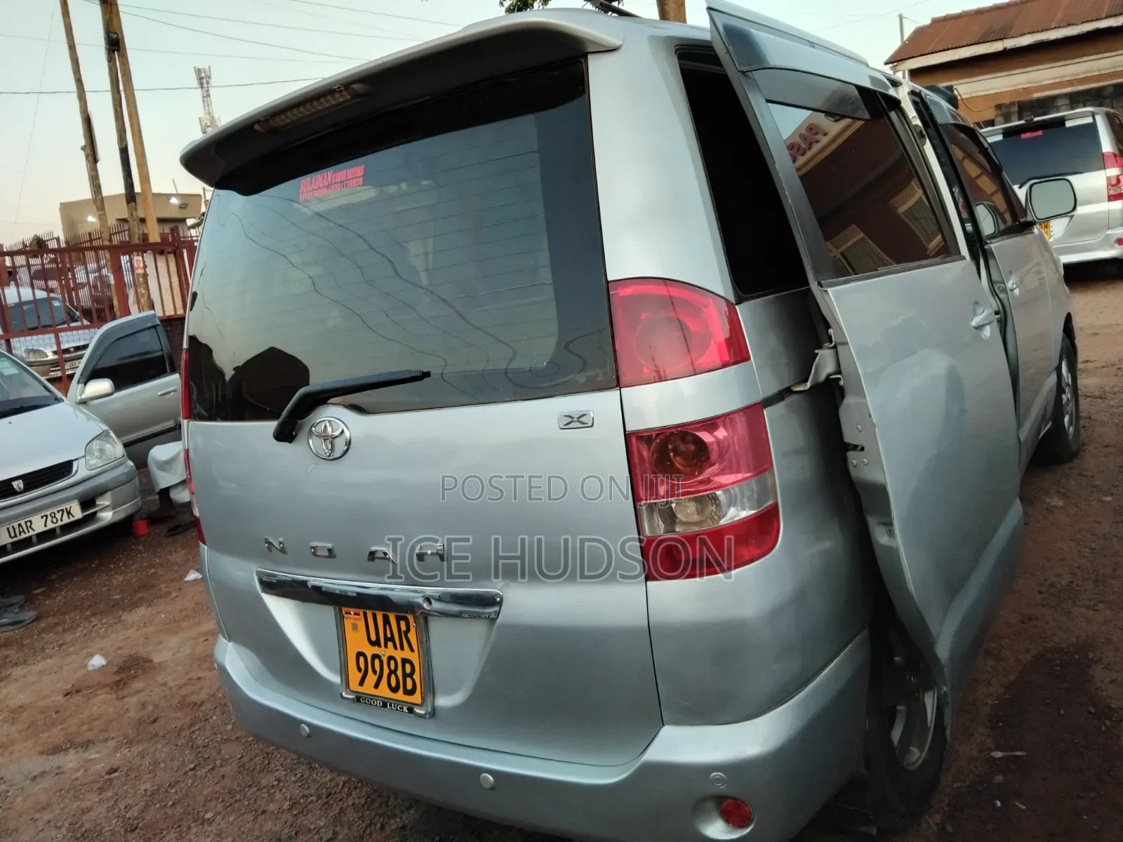 Toyota Noah 2004 Ivory