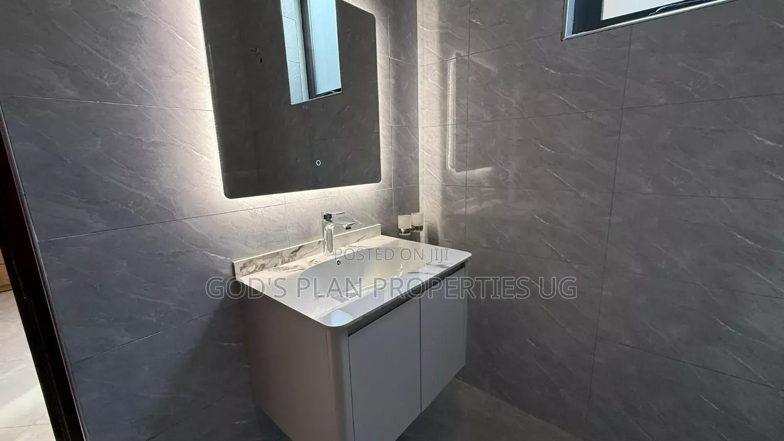 5bdrm Duplex in Nakawa Estate, Central Division for rent