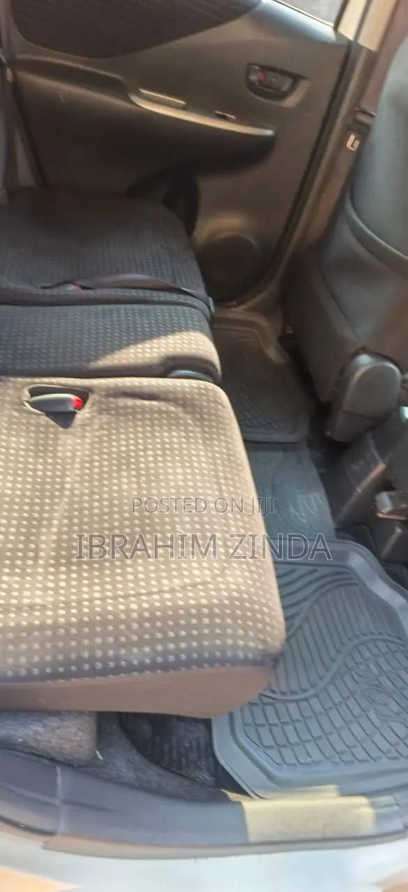 Toyota Ractis 1.3 FWD 2009 White
