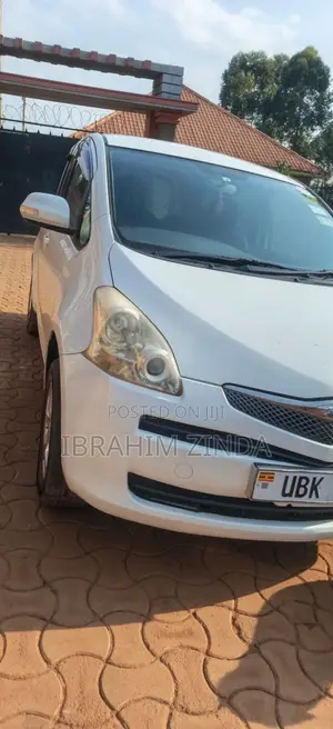 Toyota Ractis 1.3 FWD 2009 White